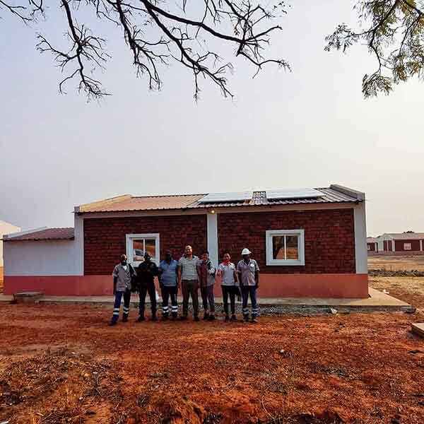 42 Sistemas Solares de 3,5 KVA em Angola